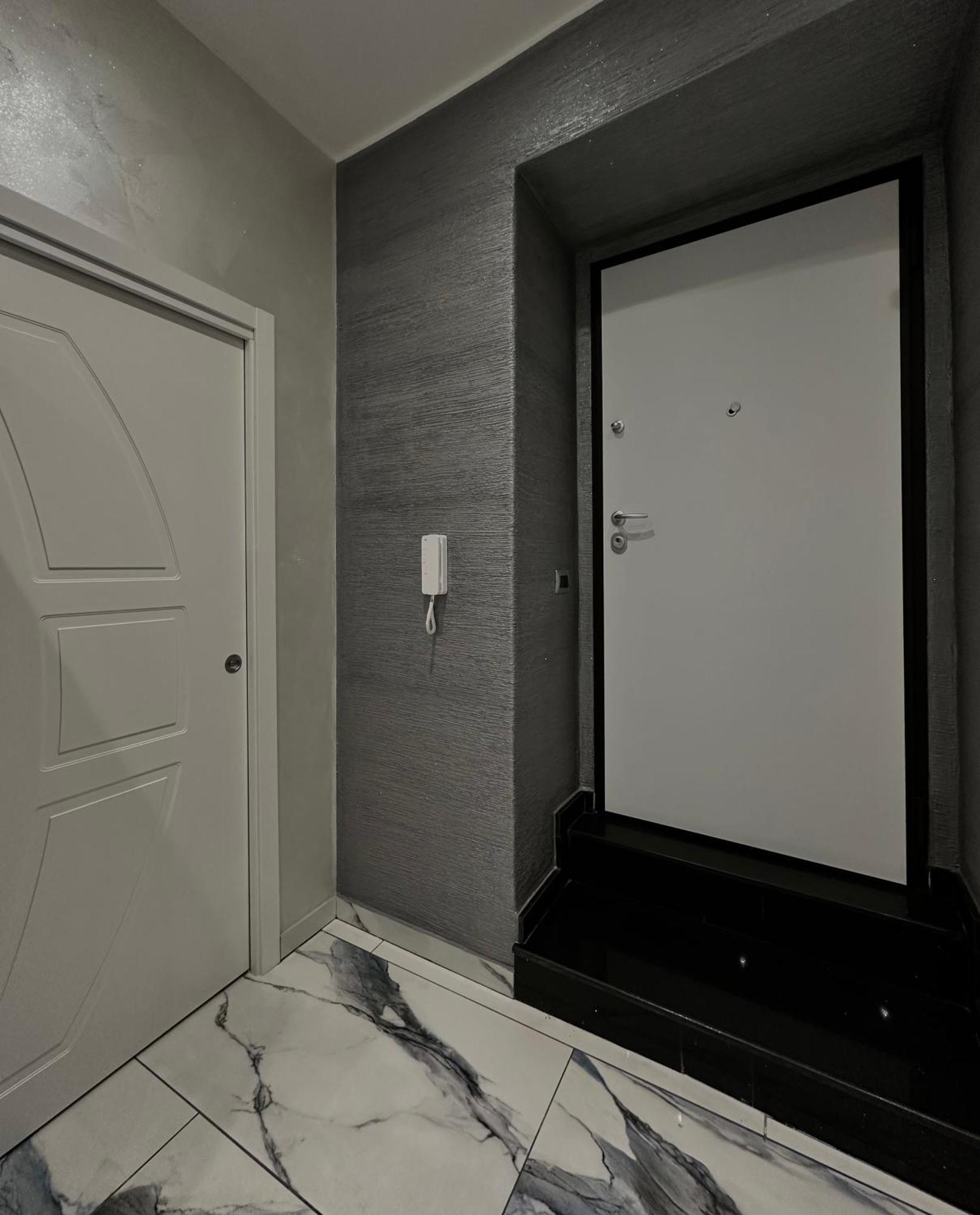 Naomi Luxury * Catania